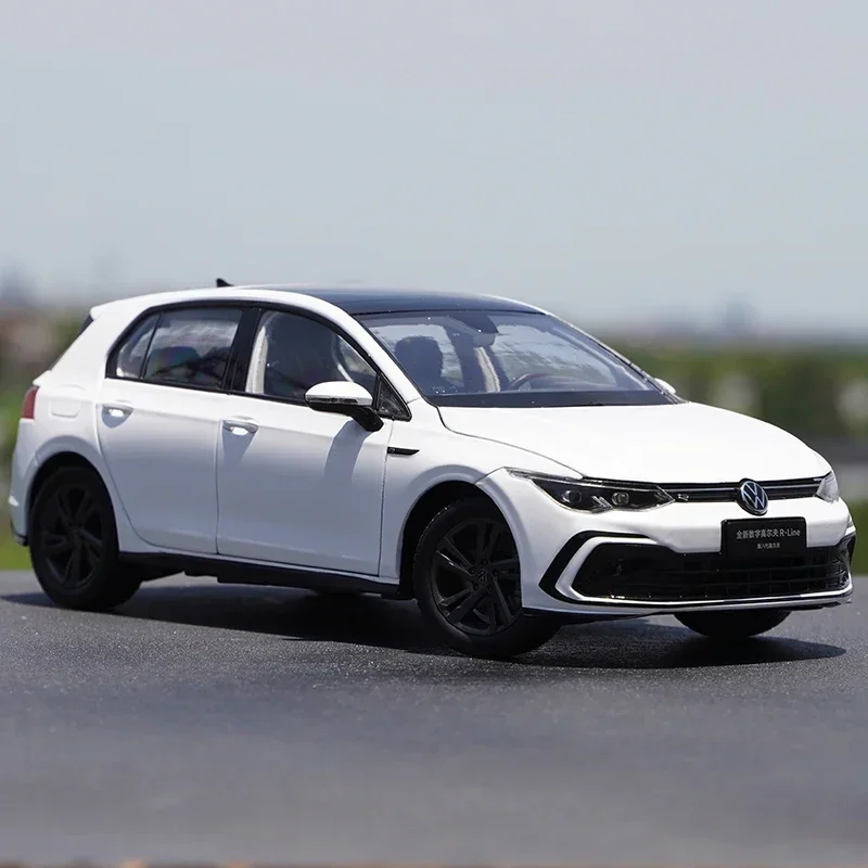 Volkswagen Golf 8 1:18 Diecast Model Collection 3 Volkswagen Golf 8 1:18 Diecast Model Collection - Image 3