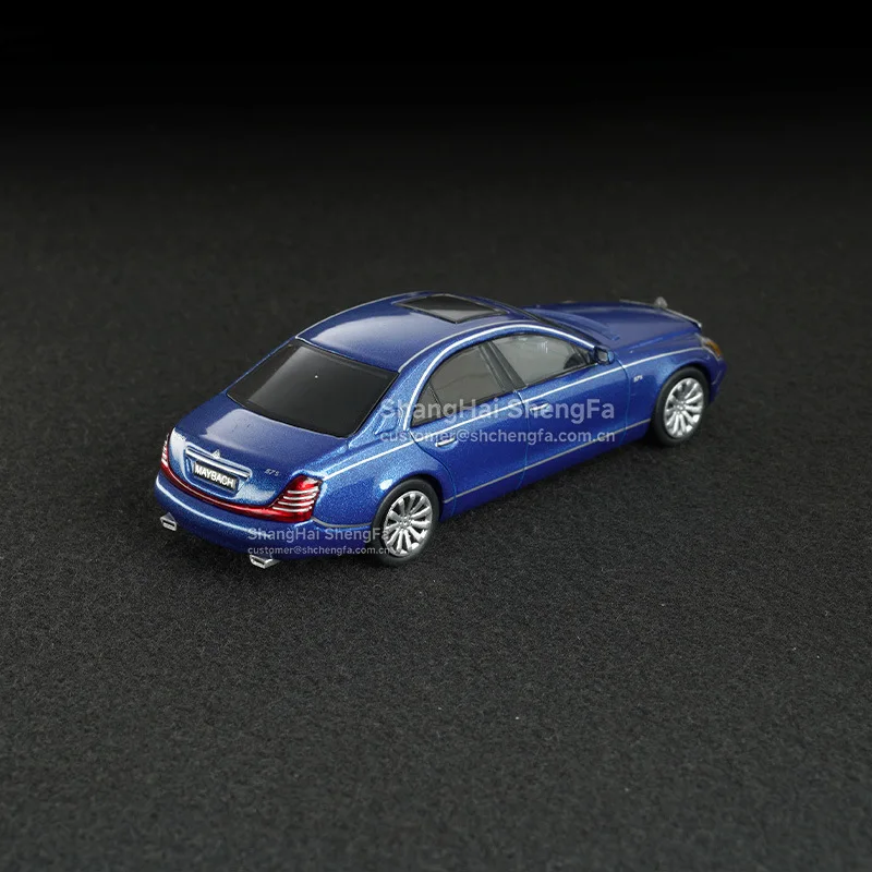 Mercedes-Maybach 57S 1:64 Diecast Model Blue 4 Mercedes-Maybach 57S 1:64 Diecast Model Blue - Image 4
