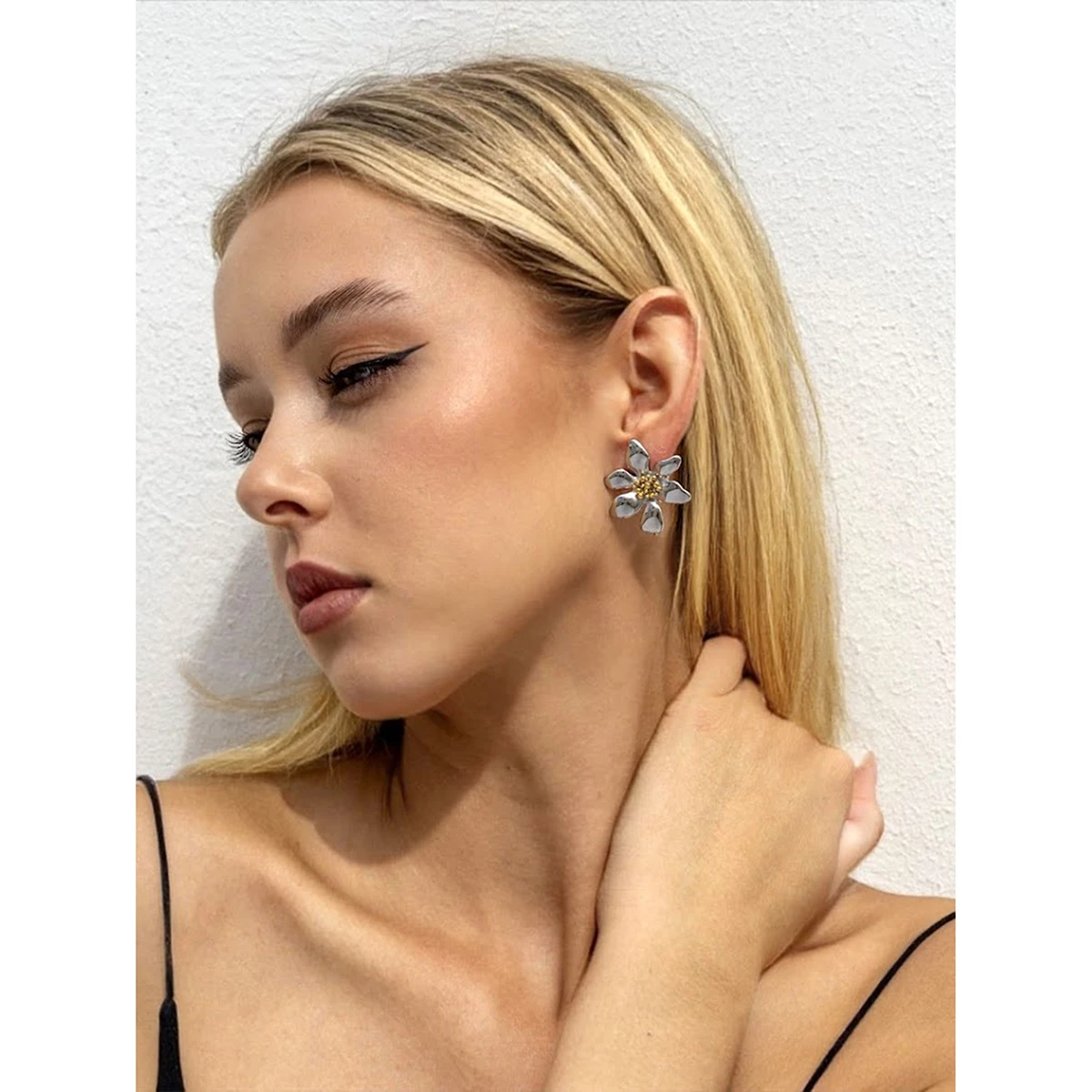 Stainless Steel Floral Earrings JDE2403064 3 Stainless Steel Floral Earrings JDE2403064 - Image 3