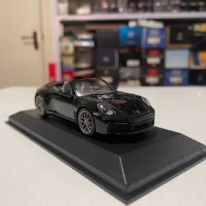Miniature Porsche 911 992 Carrera 4 Cabriolet Model 8 Seb59bf9724014e918f883e8ab2262150g