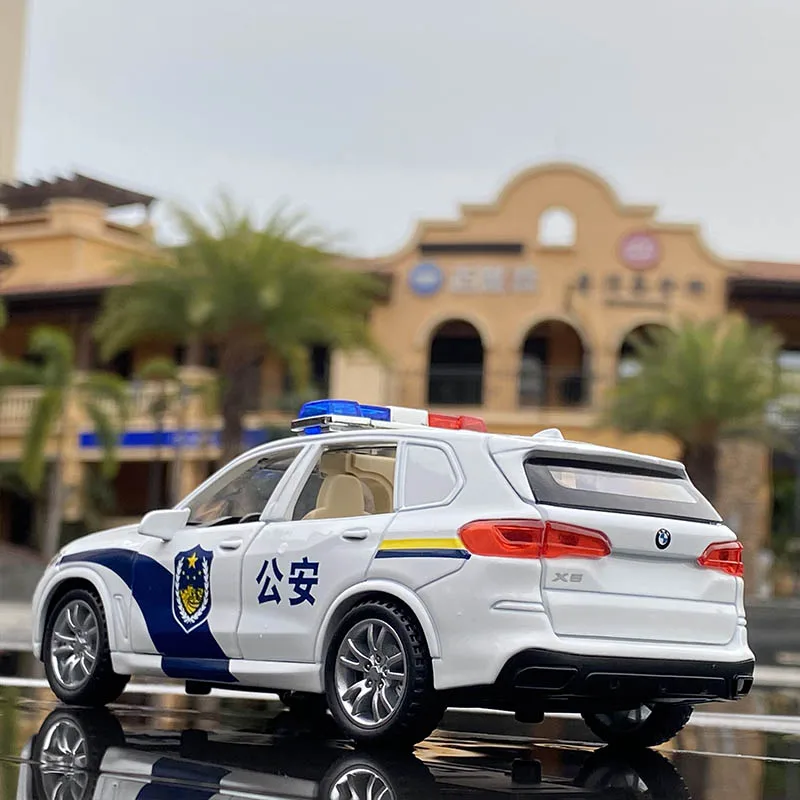 1:32 BMW X5 Police Diecast Model 4 1:32 BMW X5 Police Diecast Model - Image 4