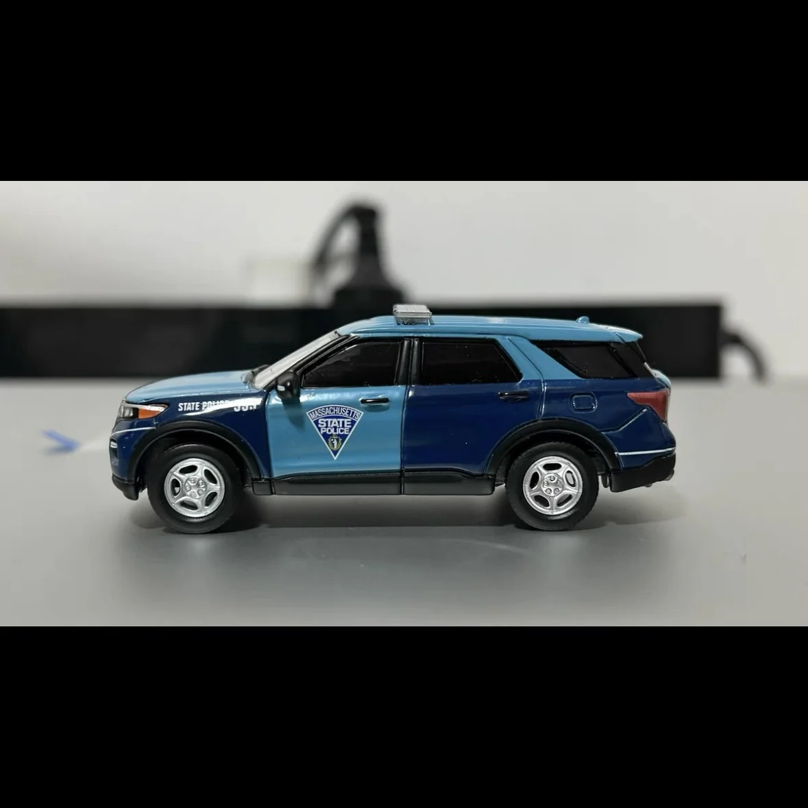 1:64 Scale Ford Police Explorer Model 5 1:64 Scale Ford Police Explorer Model - Image 5