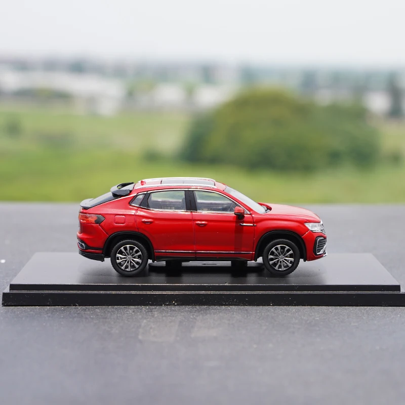 Volkswagen Tayron X 1:43 Diecast Model in Blue or Red 3 Volkswagen Tayron X 1:43 Diecast Model in Blue or Red - Image 3