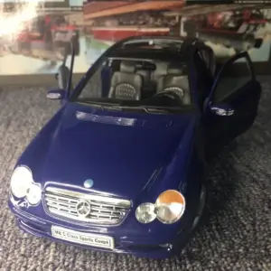 Flawed 1/18 Mercedes-Benz C-Class Coupe Model 9 Secde171f4b6a4498b4be2a6c2422c379E