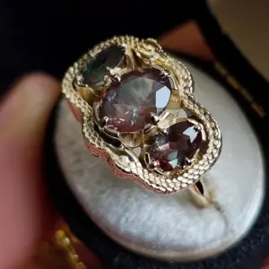 Vintage-Inspired Cocktail Ring with Zircon Stones 9 Secf337e1fd944f21876ff61d7666c889g