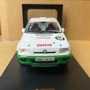 Skoda Felicia 1995 1:18 Diecast Rally Model 8 Sed3921133a8e45e79967dafc1f00ef62y