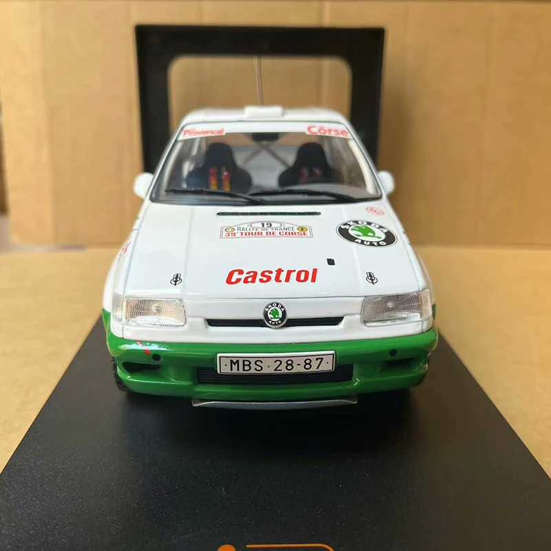 Skoda Felicia 1995 1:18 Diecast Rally Model 3 Skoda Felicia 1995 1:18 Diecast Rally Model - Image 3