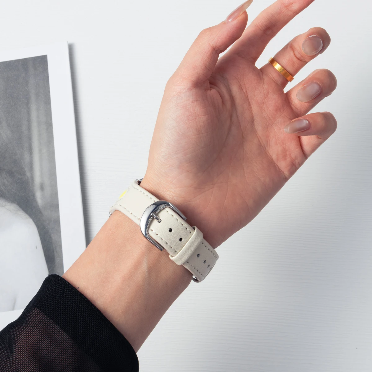 Two-Tone Leather Strap for Apple Watch Models 3 Two-Tone Leather Strap for Apple Watch Models - Image 3