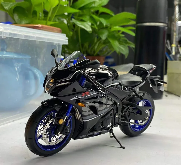 GSX-R1000 1:12 Scale Diecast Motorcycle Model 7 GSX-R1000 1:12 Scale Diecast Motorcycle Model - Image 7