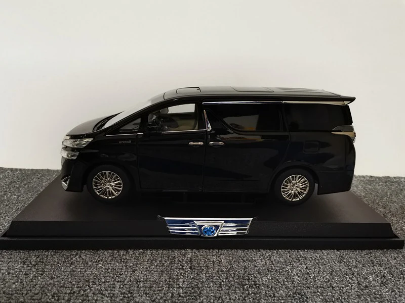 1:18 Scale Luxury MPV Model Car 2 1:18 Scale Luxury MPV Model Car - Image 2