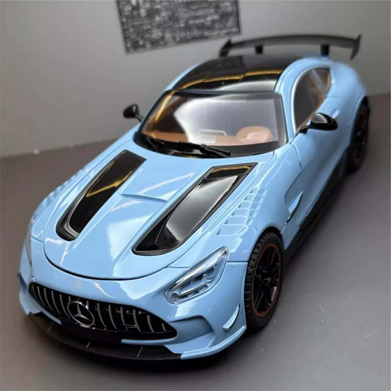 Blue 1:18 Mercedes-Benz GTR Diecast Model 6 Blue 1:18 Mercedes-Benz GTR Diecast Model - Image 6