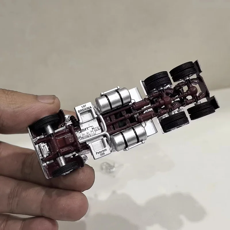 Peterbilt 359 Scale Model Replica 1:87 6 Peterbilt 359 Scale Model Replica 1:87 - Image 6