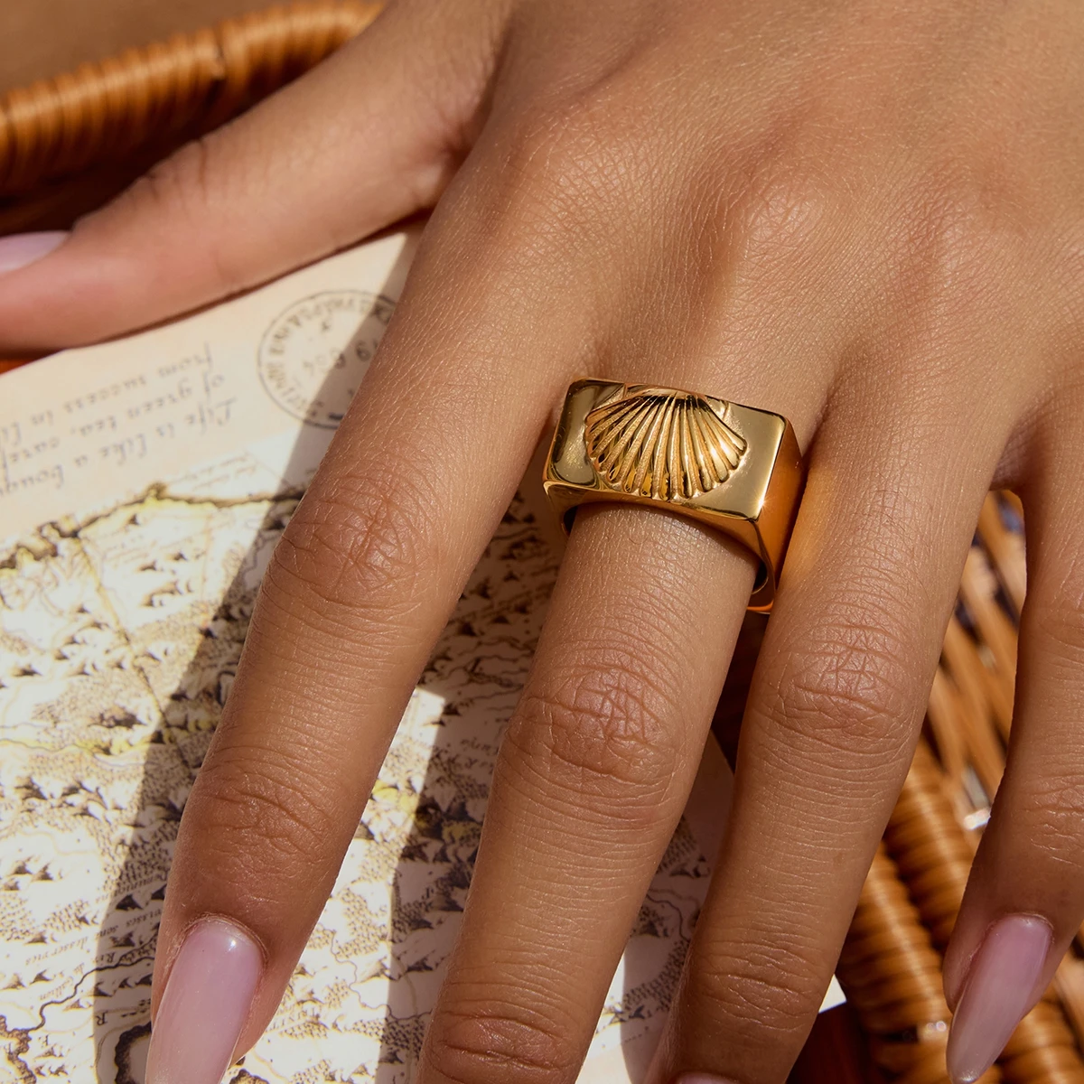 Elegant Gold Stainless Steel Ring with Scallop Shell 6 Elegant Gold Stainless Steel Ring with Scallop Shell - Image 6