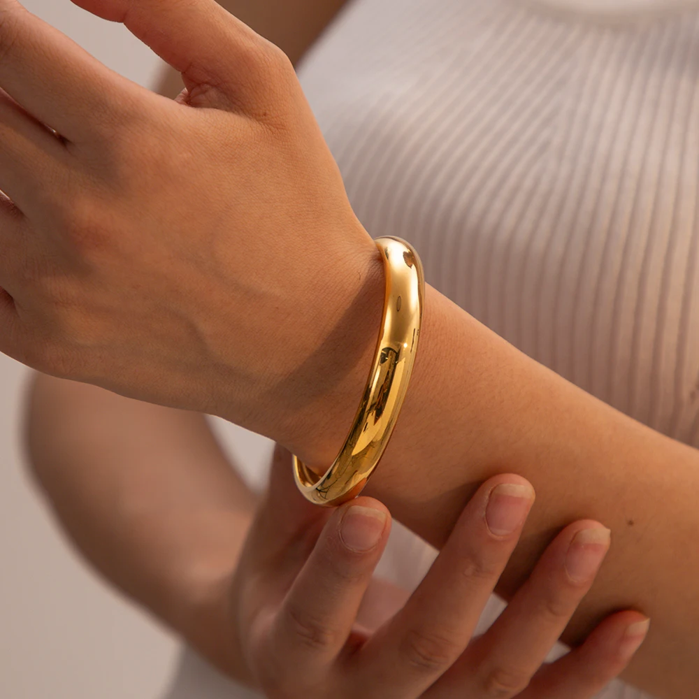 Minimalist Gold Stainless Steel Bracelet JDB2308042 4 Minimalist Gold Stainless Steel Bracelet JDB2308042 - Image 4