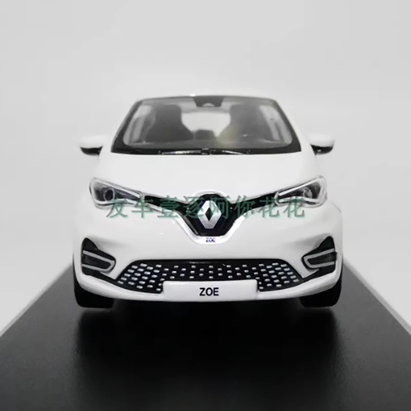 Renault ZOE ZE50 1:43 Diecast Model 4 Renault ZOE ZE50 1:43 Diecast Model - Image 4