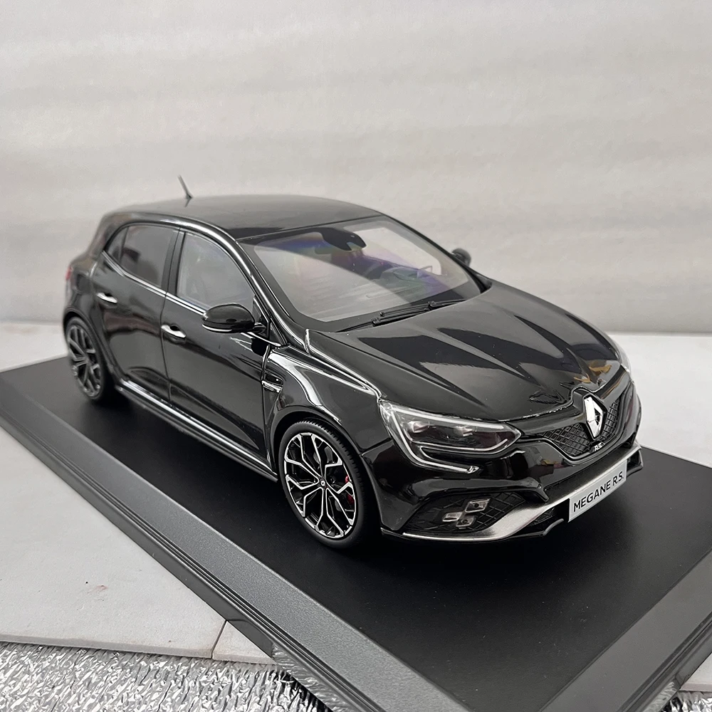 Renault Megane RS 1:18 Scale Die-Cast Model 2 Renault Megane RS 1:18 Scale Die-Cast Model - Image 2