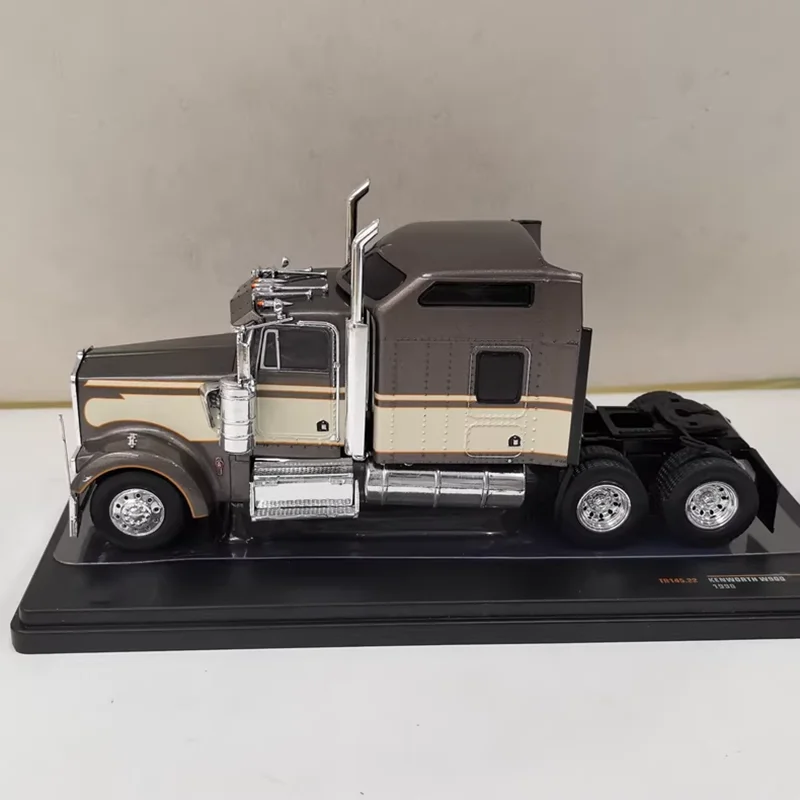 Kenworth W900 1990 Die-Cast Model for Collectors 2 Kenworth W900 1990 Die-Cast Model for Collectors - Image 2