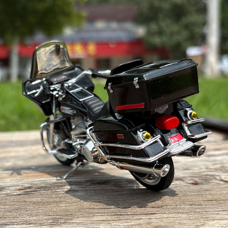 Maisto 1988 FLT Tour Glide Motorcycle Model 4 Maisto 1988 FLT Tour Glide Motorcycle Model - Image 4