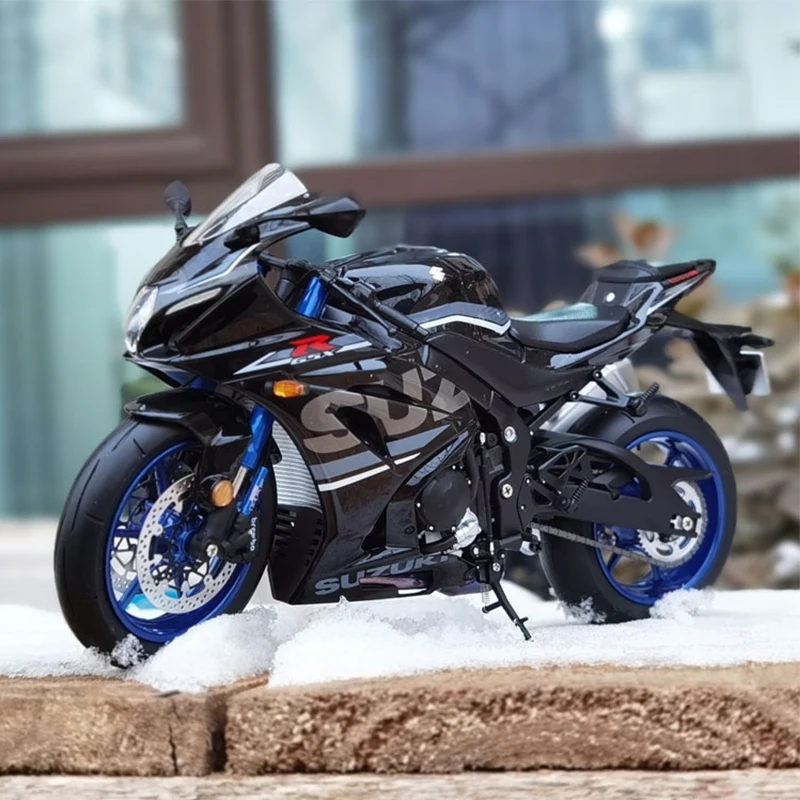 GSX-R1000 1:12 Scale Diecast Motorcycle Model 2 GSX-R1000 1:12 Scale Diecast Motorcycle Model - Image 2