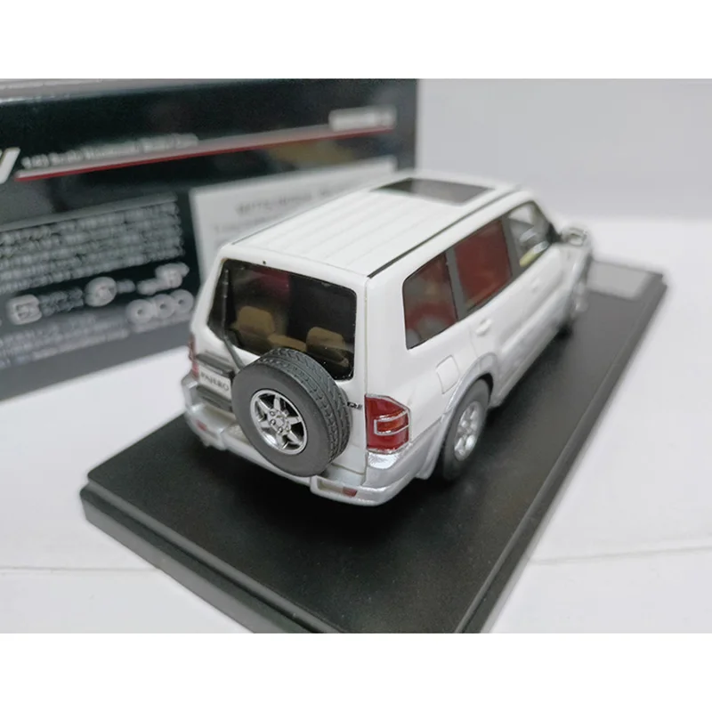 1/43 Scale Off-road SUV Model in White 2 1/43 Scale Off-road SUV Model in White - Image 2