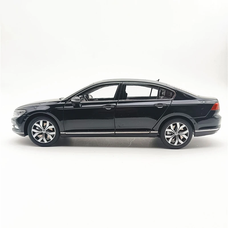 2017 B8 Sedan Diecast Model 1:18 Scale 2 2017 B8 Sedan Diecast Model 1:18 Scale - Image 2
