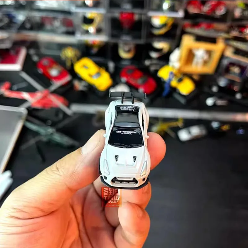 White GTR R34 1/87 Scale Model Car 4 White GTR R34 1/87 Scale Model Car - Image 4