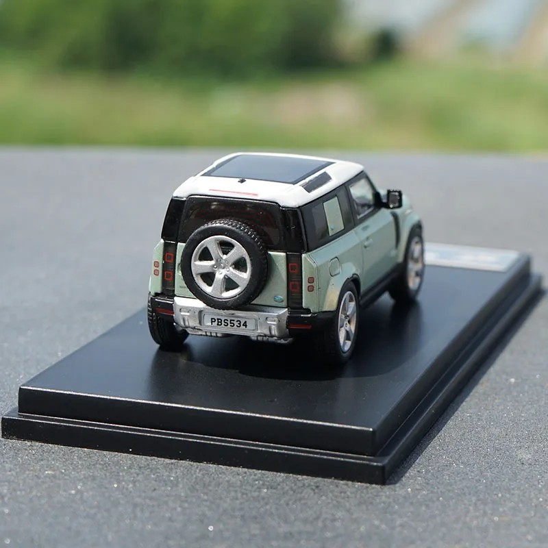 Land Rover Defender 90 Diecast Model 1:64 Scale 3 Land Rover Defender 90 Diecast Model 1:64 Scale - Image 3