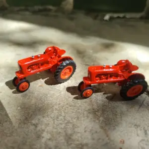Diecast WD-45 Tractor Keychain Collector Model 9 Sf11e3b98a8ea4f63b061bebf38e89554b