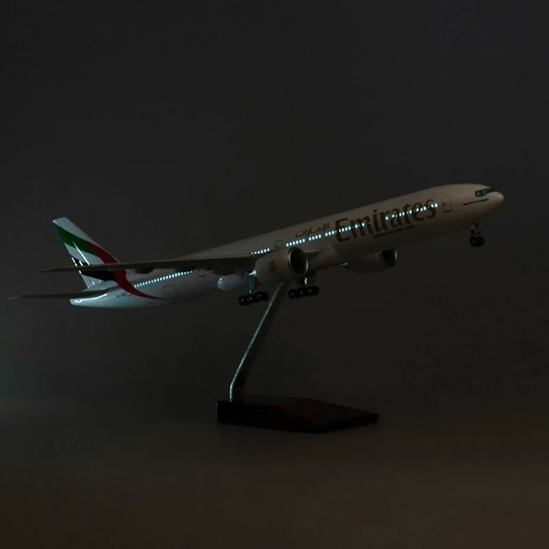Boeing 777 Dreamliner 1/157 Scale Model 4 Boeing 777 Dreamliner 1/157 Scale Model - Image 4