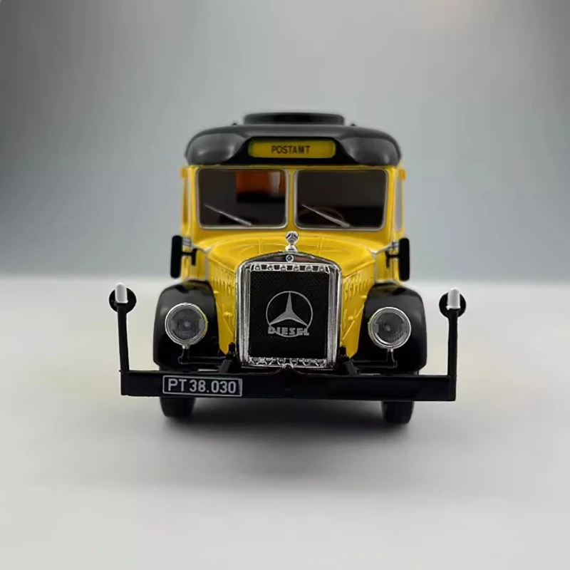 Vintage Postal Bus Diecast Model 1:43 Scale 4 Vintage Postal Bus Diecast Model 1:43 Scale - Image 4