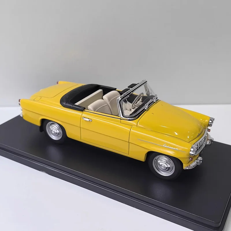 Vibrant Yellow Skoda Felicia Convertib 1:24 Diecast Model 3 Vibrant Yellow Skoda Felicia Convertib 1:24 Diecast Model - Image 3