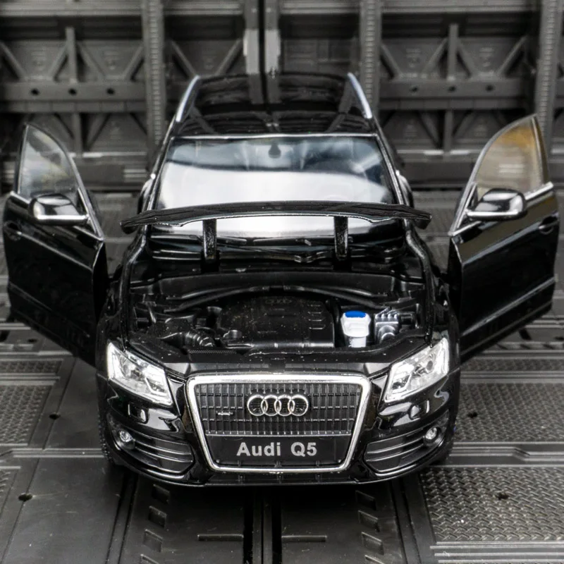 1:32 Scale Audi Q5 Diecast Model for Collectors 2 1:32 Scale Audi Q5 Diecast Model for Collectors - Image 2