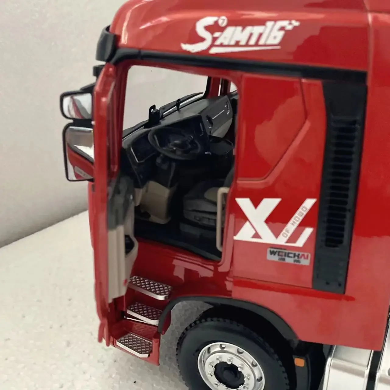 Red Howo Max 1:24 Scale Alloy Truck Model 4 Red Howo Max 1:24 Scale Alloy Truck Model - Image 4