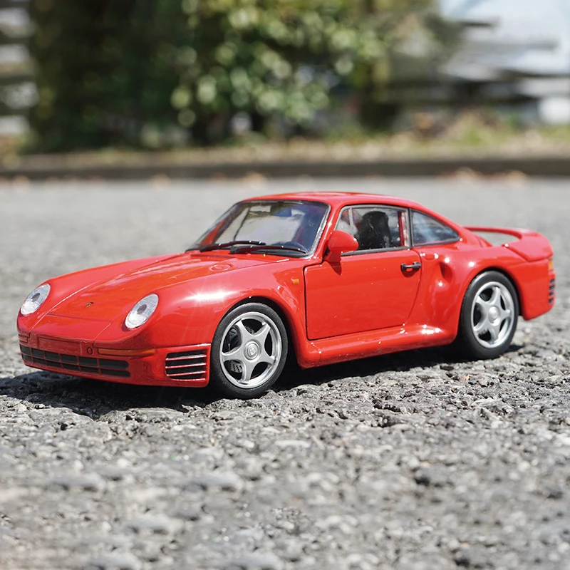 White Porsche 959 Diecast Model 1:24 Scale 4 White Porsche 959 Diecast Model 1:24 Scale - Image 4