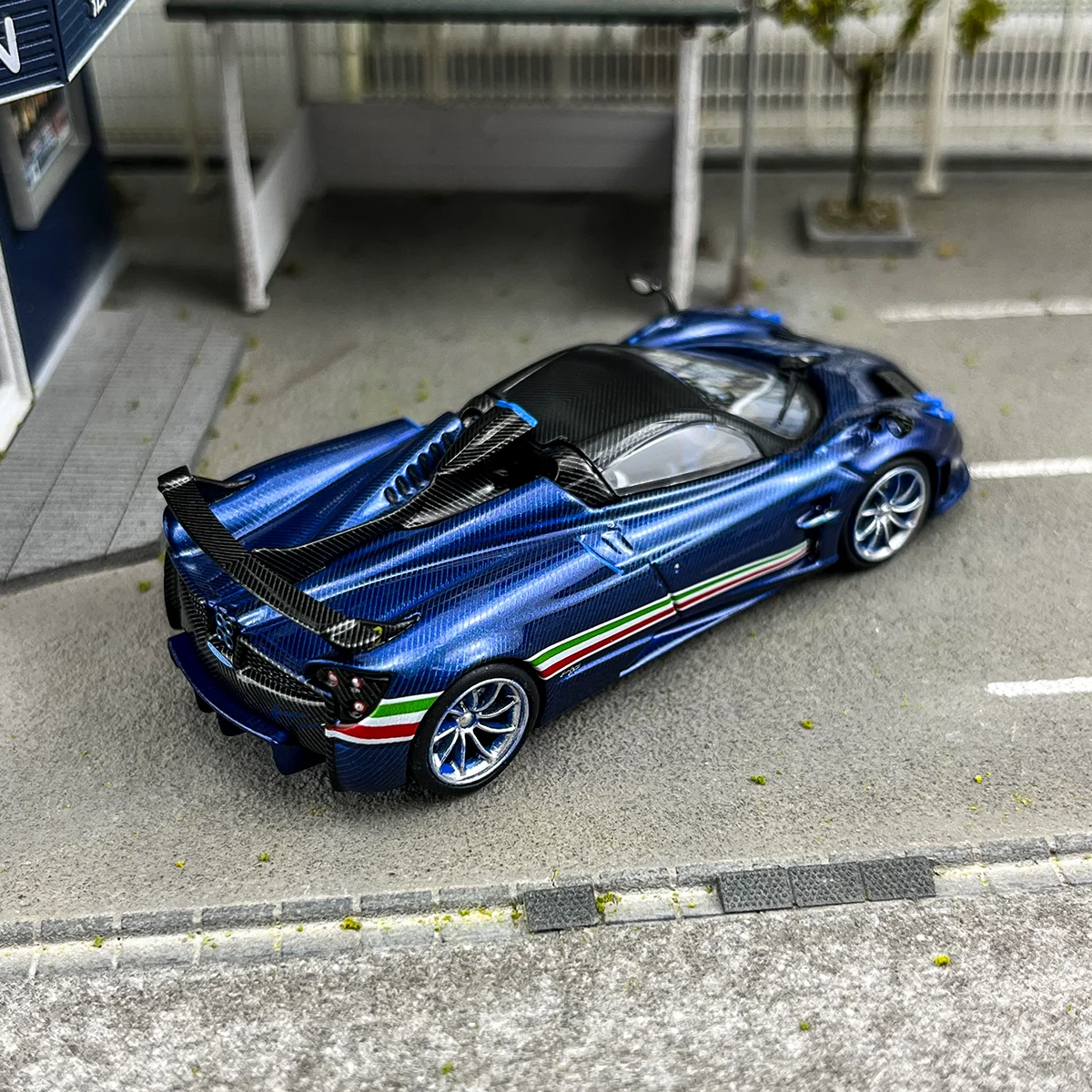 1:64 Pagani Huayra Diecast Model 5 1:64 Pagani Huayra Diecast Model - Image 5