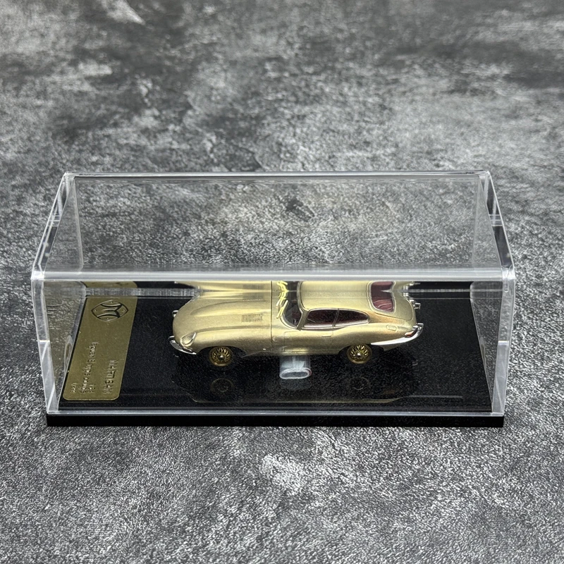 Jaguar E-Type Coupe 1:64 Diecast Model 7 Jaguar E-Type Coupe 1:64 Diecast Model - Image 7