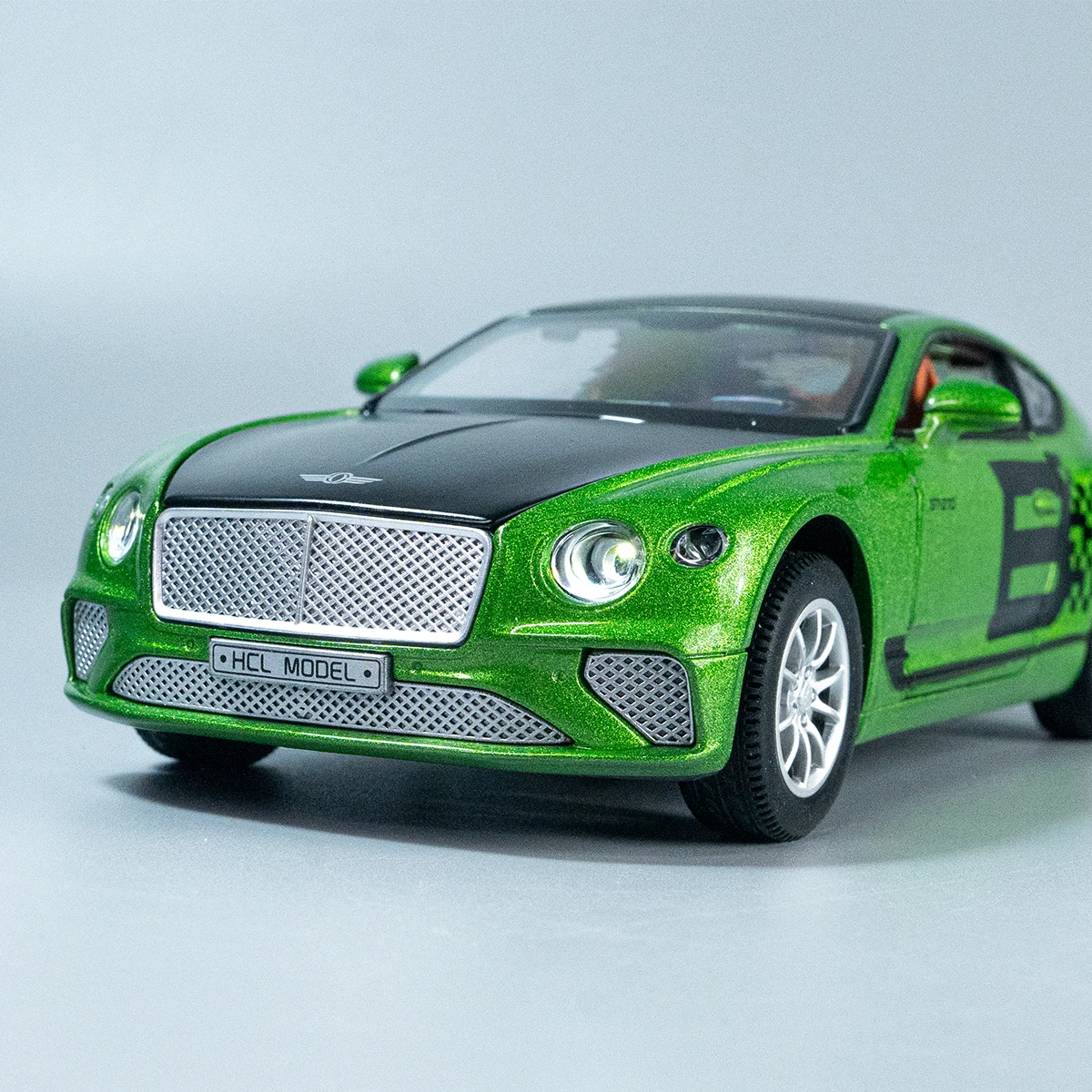 Vibrant Green 1:22 Scale Diecast Car Model 6 Vibrant Green 1:22 Scale Diecast Car Model - Image 6