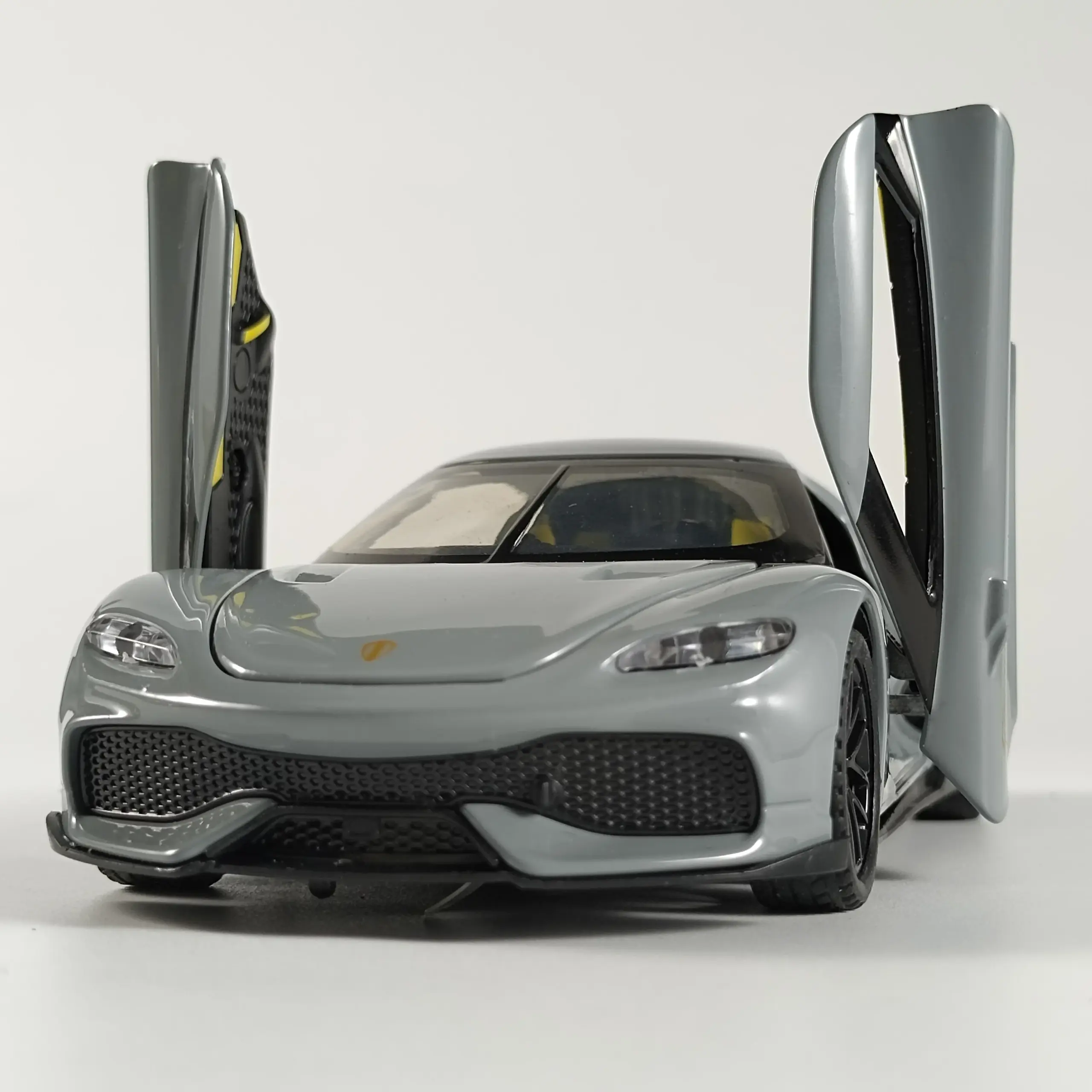 1:24 Scale Diecast Supercar Model 4 1:24 Scale Diecast Supercar Model - Image 4