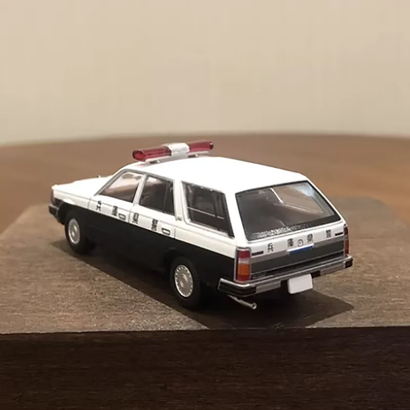 Nissan Gloria Van V20E Diecast Model by WELLY 3 Nissan Gloria Van V20E Diecast Model by WELLY - Image 3