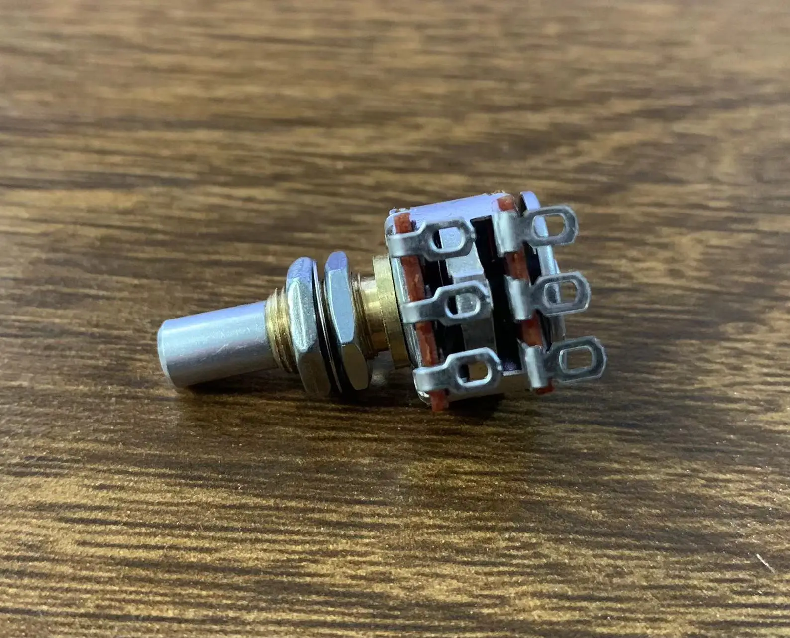 Dual Blend Potentiometer for Bass Guitars 3 Dual Blend Potentiometer for Bass Guitars - Image 3