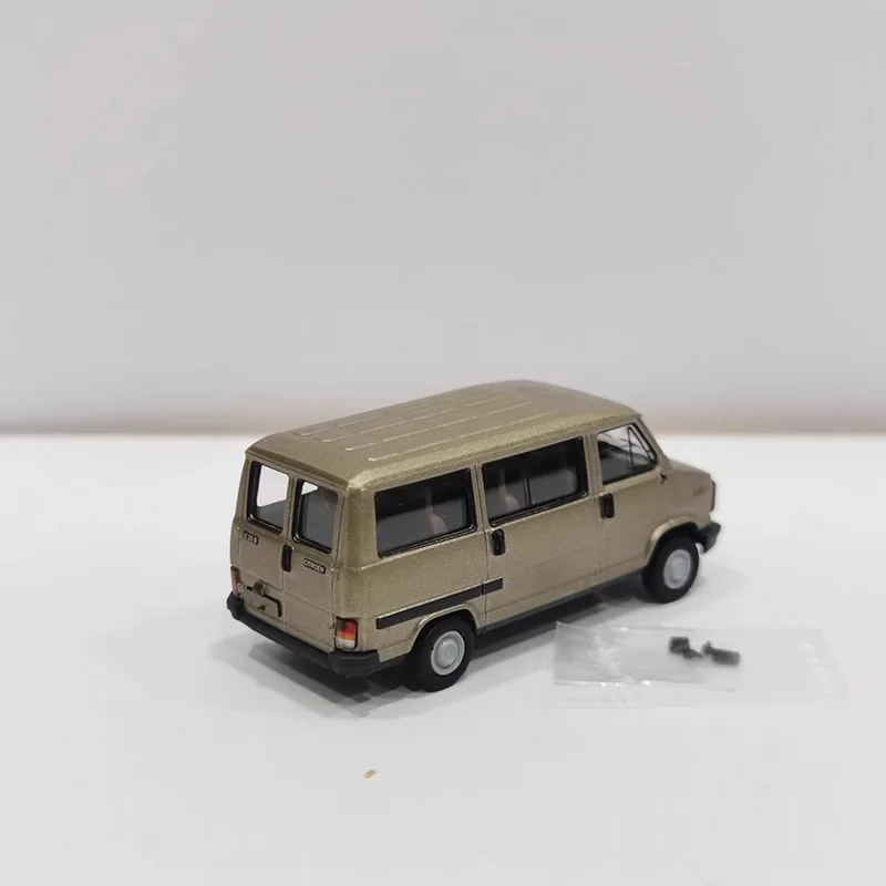 Citroën C25 Bus 1:87 Scale Model Collectible 4 Citroën C25 Bus 1:87 Scale Model Collectible - Image 4
