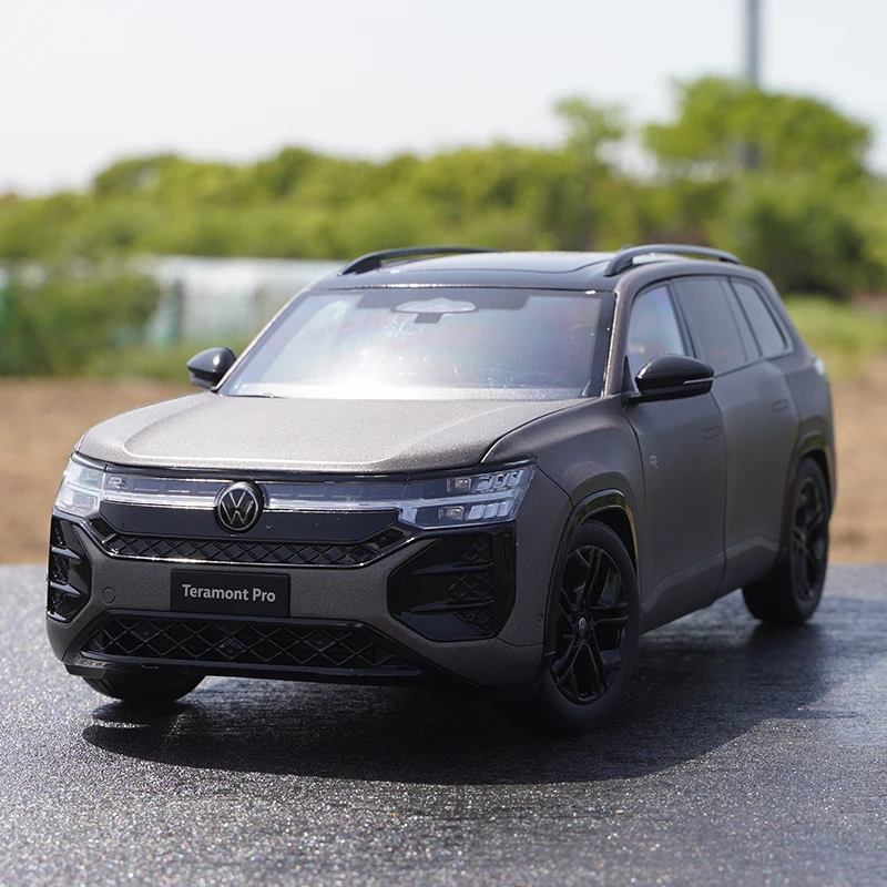 1:18 Scale VW Teramont Pro SUV Diecast Model 2 1:18 Scale VW Teramont Pro SUV Diecast Model - Image 2