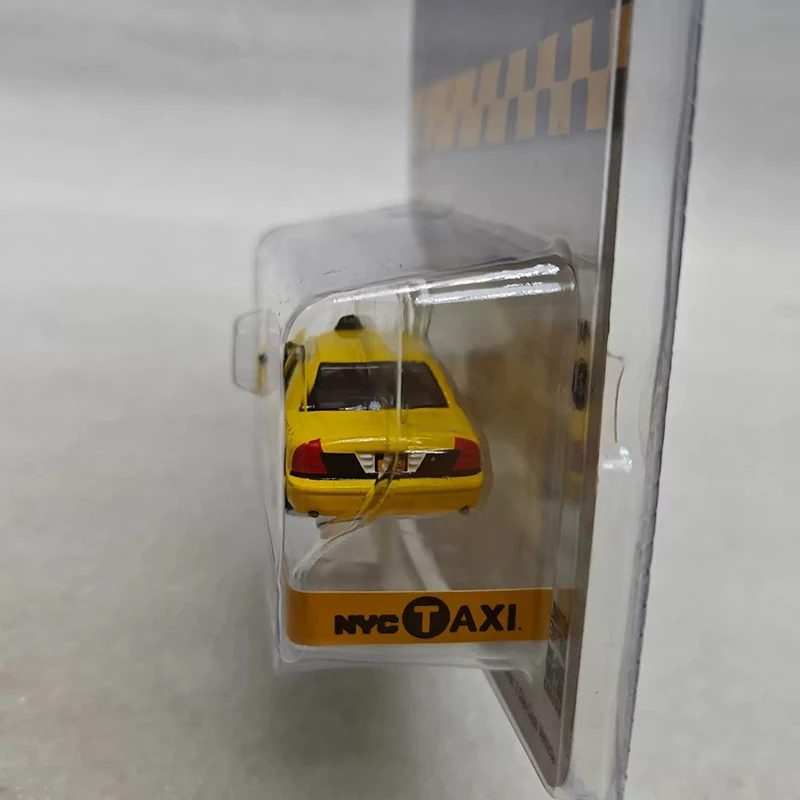 2011 Ford Crown Victoria NYC Taxi Diecast Model 3 2011 Ford Crown Victoria NYC Taxi Diecast Model - Image 3