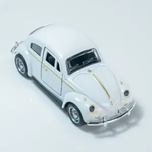 Vintage Red Volkswagen Beetle Die-Cast Model 9 Sf552fa4a104e44d39fe8a728fdd03c4aZ