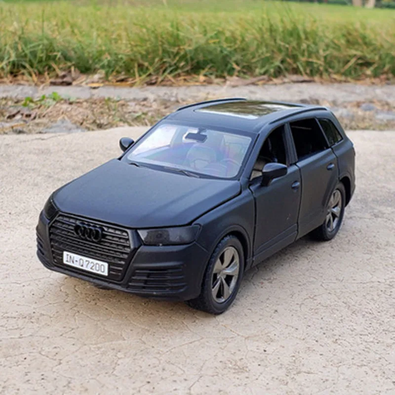 Black 1:32 Scale Q7 SUV Diecast Model 10 Black 1:32 Scale Q7 SUV Diecast Model - Image 10