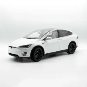 White 1:18 Scale Model X Die-Cast SUV