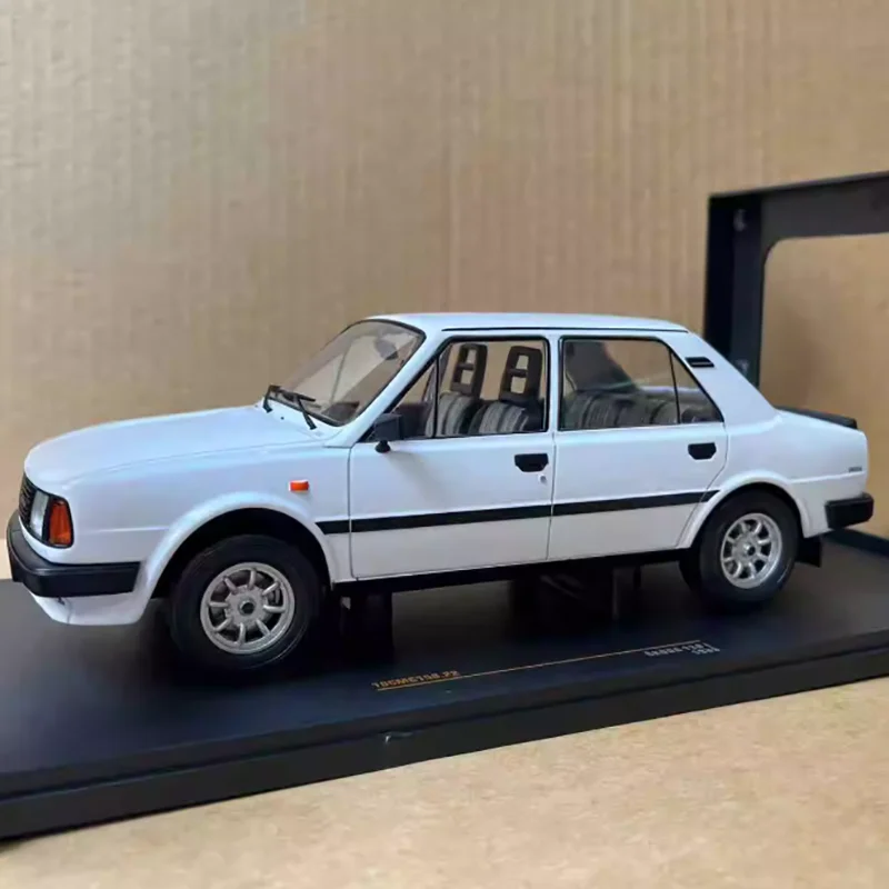 1980 Škoda 130L Diecast Model Replica 4 1980 Škoda 130L Diecast Model Replica - Image 4