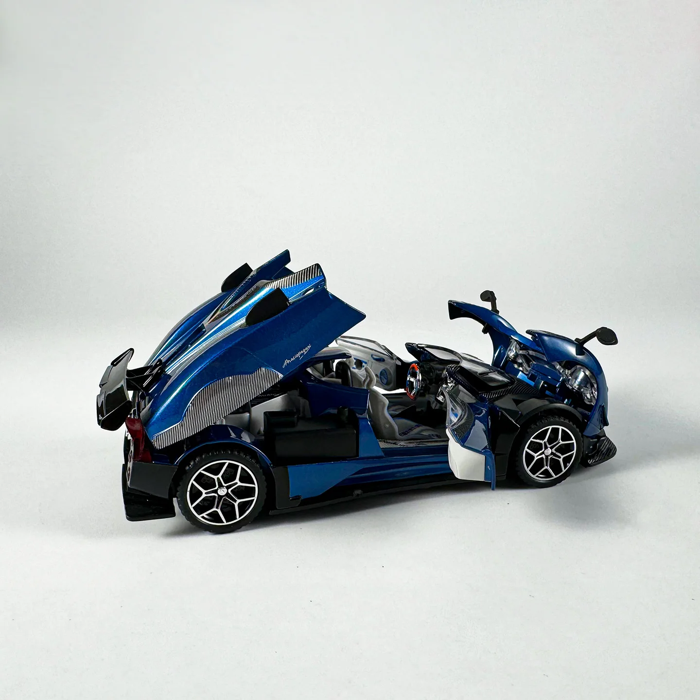 1:32 Scale Diecast Sports Car Model 6 1:32 Scale Diecast Sports Car Model - Image 6