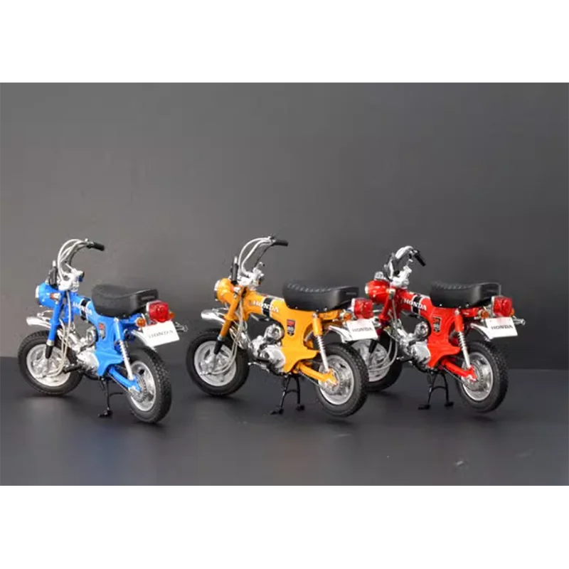 Diecast Giraffe DAX ST50 1969 Motorcycle Model 2 Diecast Giraffe DAX ST50 1969 Motorcycle Model - Image 2