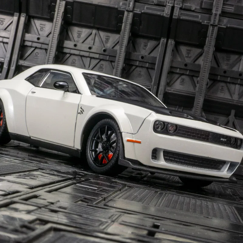 1:24 Scale Challenger Hellcat Diecast Model 7 1:24 Scale Challenger Hellcat Diecast Model - Image 7